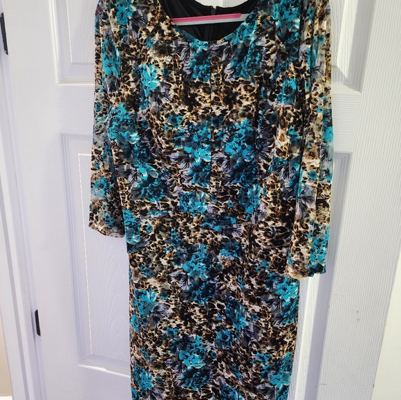 Dress - Picture 2 of 2